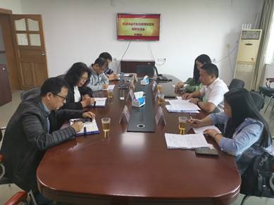 图片包含 餐桌, 墙壁, 室内, 就坐描述已自动生成